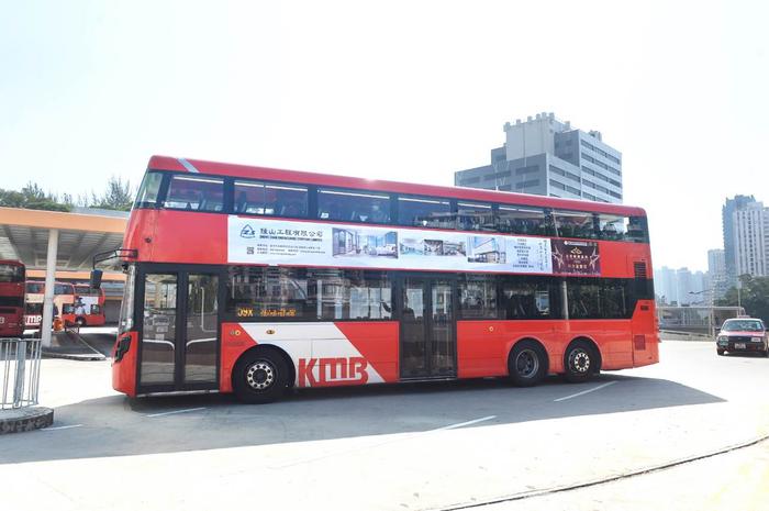 20230214 香港星級品牌2022為鍾山工程刊登巴士車身廣告1.jpg